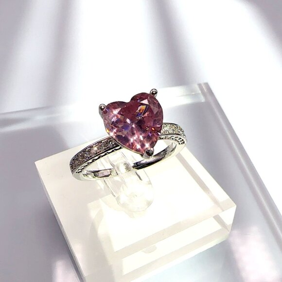 Pink Cubic Zirconia Heart Cut Ring Silver Tone Size 9 - Picture 9 of 10
